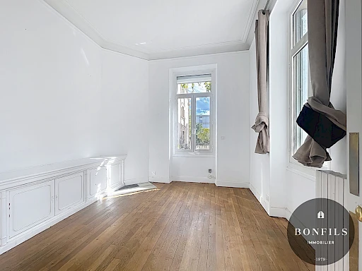 A LOUER AVIGNON INTRAMUROS ( 84000 ) : Appartement 3 pièces non meublé - avec balcon ! - 7