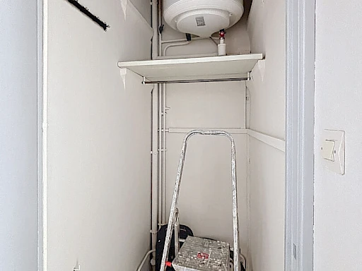 A LOUER AVIGNON (84000) INTRAMUROS : APPARTEMENT 2 PIECES NON MEUBLE - QUARTIER RUE PAUL SAIN - 7