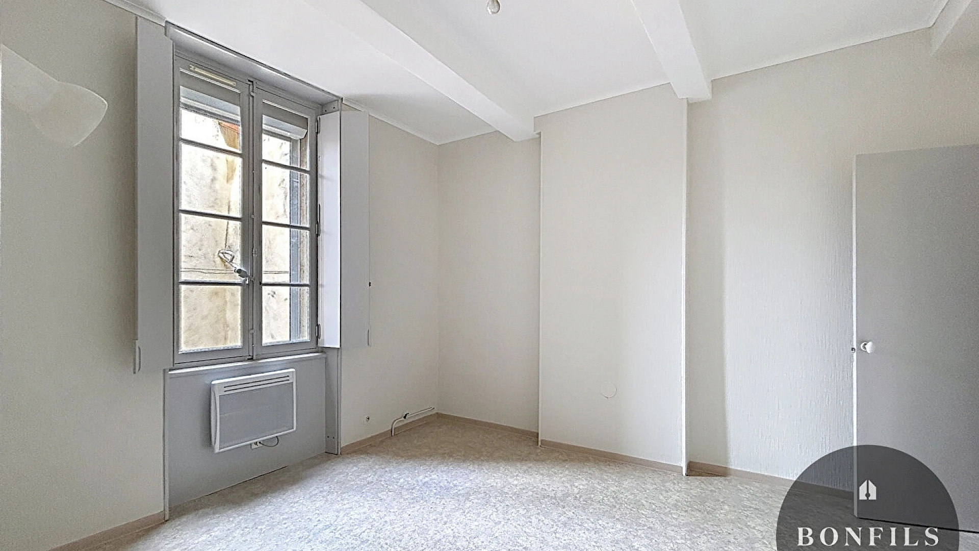 A LOUER AVIGNON (84000) INTRAMUROS : APPARTEMENT 2 PIECES NON MEUBLE - QUARTIER RUE PAUL SAIN