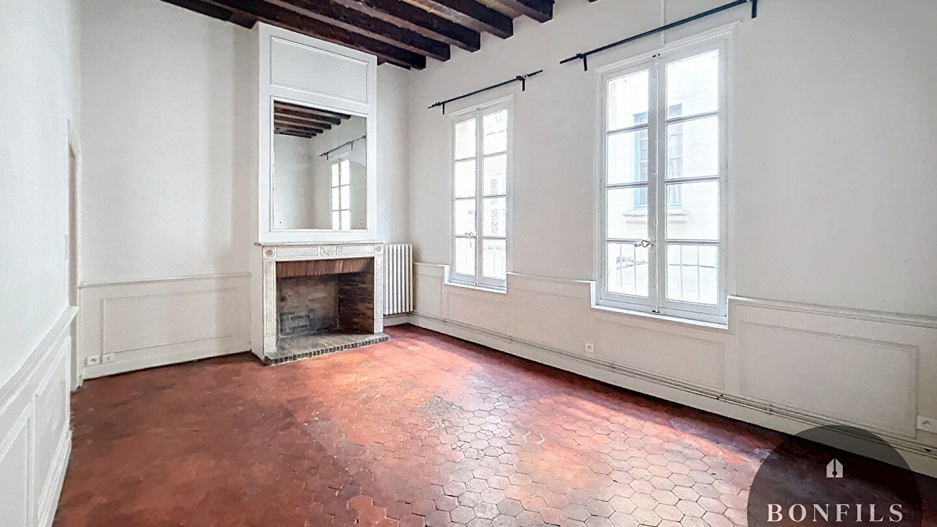 A LOUER AVIGNON INTRAMUROS (84000): T4 non meublé -au charme de l'ancien - 2chambres - 702.38CC