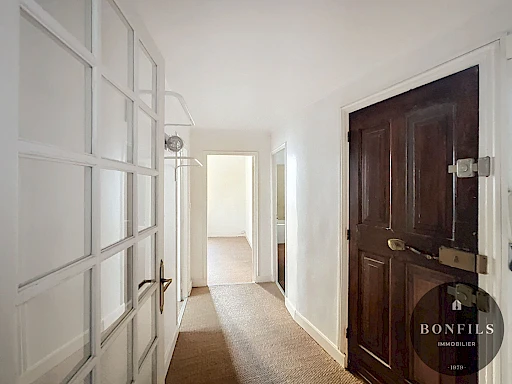 A LOUER AVIGNON INTRAMUROS (84000): T4 non meublé -au charme de l'ancien - 2chambres - 702.38CC - 4