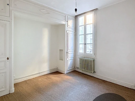 A LOUER AVIGNON INTRAMUROS (84000): T4 non meublé -au charme de l'ancien - 2chambres - 702.38CC - 5