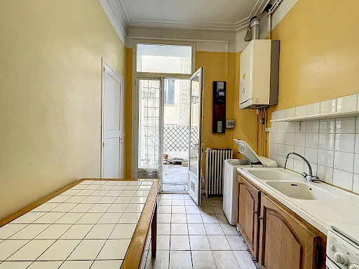 A LOUER AVIGNON INTRAMUROS ( 84000 ) : T2 meublé - 64.46m² - terrasse - rue agricole Perdiguier ! - 8