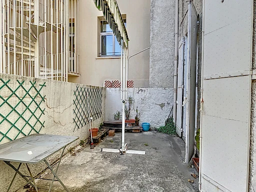 A LOUER AVIGNON INTRAMUROS ( 84000 ) : T2 meublé - 64.46m² - terrasse - rue agricole Perdiguier ! - 15