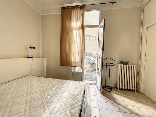 A LOUER AVIGNON INTRAMUROS ( 84000 ) : T2 meublé - 64.46m² - terrasse - rue agricole Perdiguier ! - 13