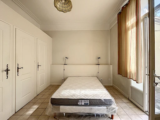 A LOUER AVIGNON INTRAMUROS ( 84000 ) : T2 meublé - 64.46m² - terrasse - rue agricole Perdiguier ! - 12