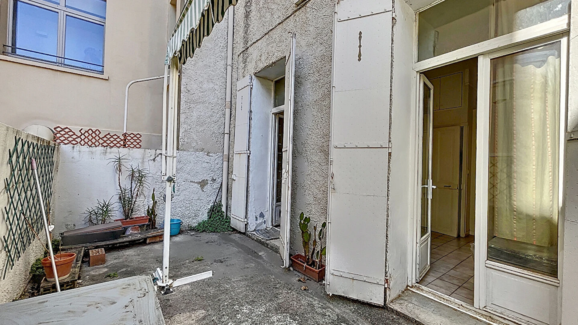 A LOUER AVIGNON INTRAMUROS ( 84000 ) : T2 meublé - 64.46m² - terrasse - rue agricole Perdiguier !