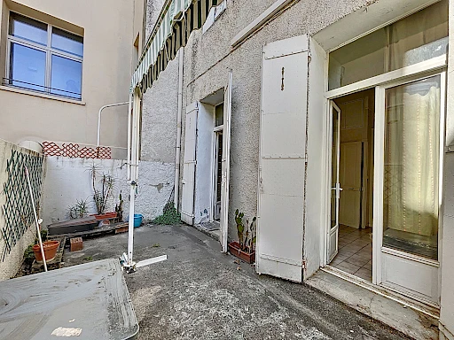 A LOUER AVIGNON INTRAMUROS ( 84000 ) : T2 meublé - 64.46m² - terrasse - rue agricole Perdiguier !