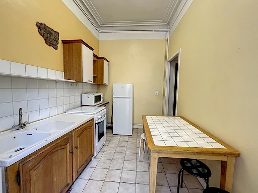 A LOUER AVIGNON INTRAMUROS ( 84000 ) : T2 meublé - 64.46m² - terrasse - rue agricole Perdiguier ! - 7