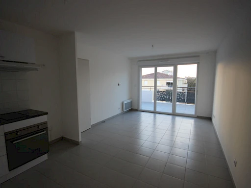 A LOUER AVIGNON (84000) - ROUTE DE LYON : T2 - 37.70 m2 - dernier étage ascenseur - avec terrasse et 1 garage ! - 4