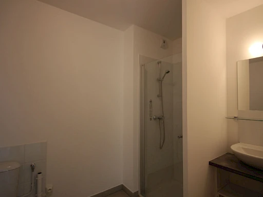 A LOUER AVIGNON (84000) - ROUTE DE LYON : T2 - 37.70 m2 - dernier étage ascenseur - avec terrasse et 1 garage ! - 6