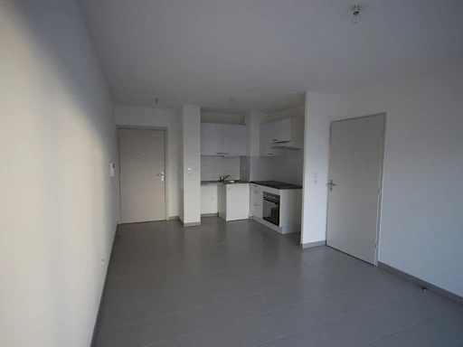 A LOUER AVIGNON (84000) - ROUTE DE LYON : T2 - 37.70 m2 - dernier étage ascenseur - avec terrasse et 1 garage !