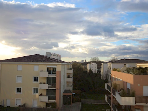 A LOUER AVIGNON (84000) - ROUTE DE LYON : T2 - 37.70 m2 - dernier étage ascenseur - avec terrasse et 1 garage !