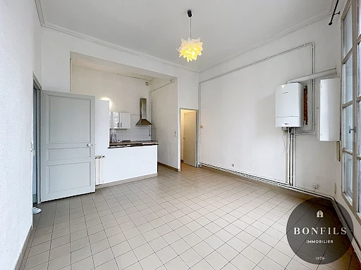 A LOUER AVIGNON INTRAMUROS ( 84 000 ) : charmant et spacieux appartement 3 pièces !