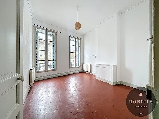 A LOUER AVIGNON INTRAMUROS ( 84 000 ) : charmant et spacieux appartement 3 pièces !