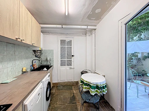A LOUER AVIGNON ( 84000 ) PREMIERE CEINTURE EXTRAMUROS : Maison 3 pièces - cour - climatisée -meublée ou non meublée !