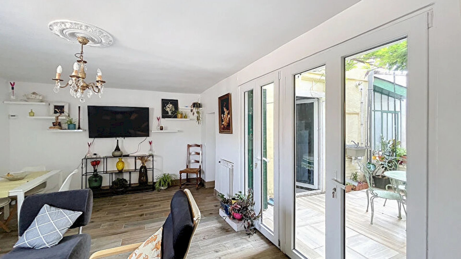 A LOUER AVIGNON ( 84000 ) PREMIERE CEINTURE EXTRAMUROS : Maison 3 pièces - cour - climatisée -meublée ou non meublée !