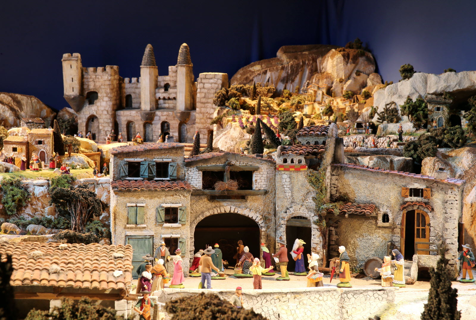 La grande crèche provençale des Célestins : un Noël grandeur nature au cœur d’Avignon